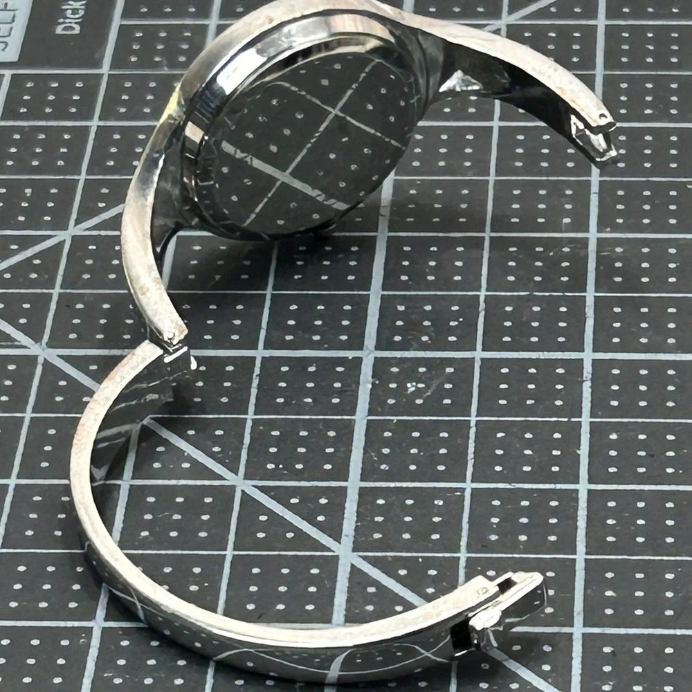 Geekthink L9001 Womens‎ Quartz Watch Silver Bangle Black Dial Crystal Accents